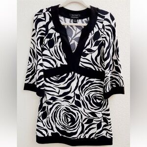 White House Black Market signature knits size medium